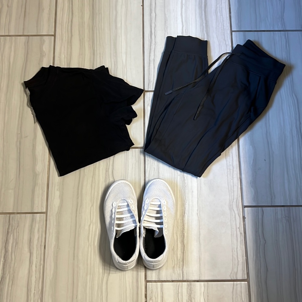 Lululemon black crew neck shirt 4
